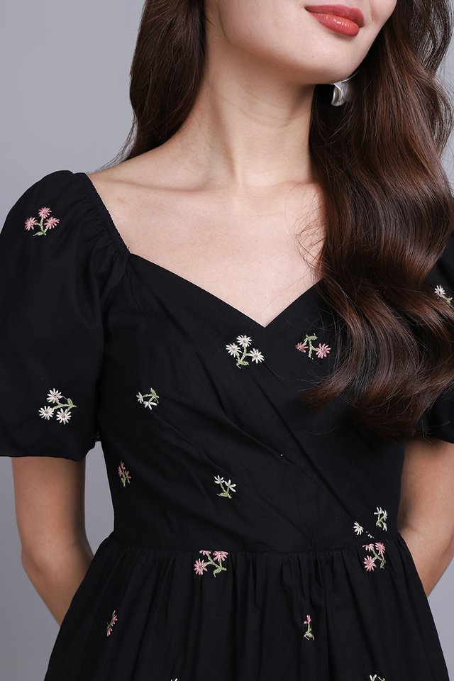 Jolin Dress In Black Florals