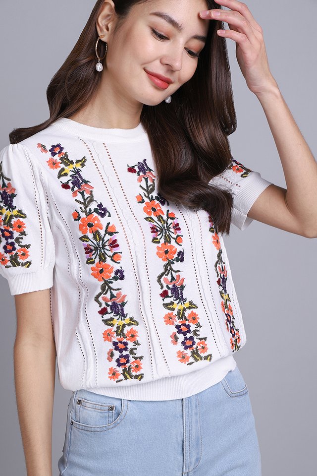 Aster Top In White Florals