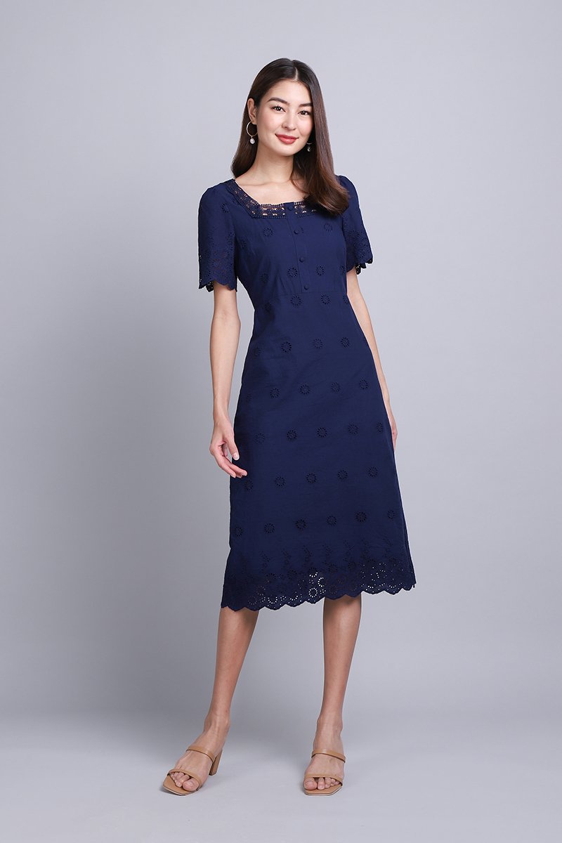 https://d2zxsuiz5glkty.cloudfront.net/sites/files/lilypirates/images/products/202309/800x1200/c763_ambra_dress_navy_blue_1.jpg