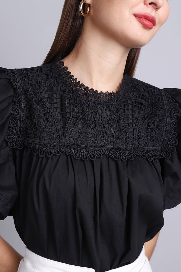 Vela Top In Classic Black