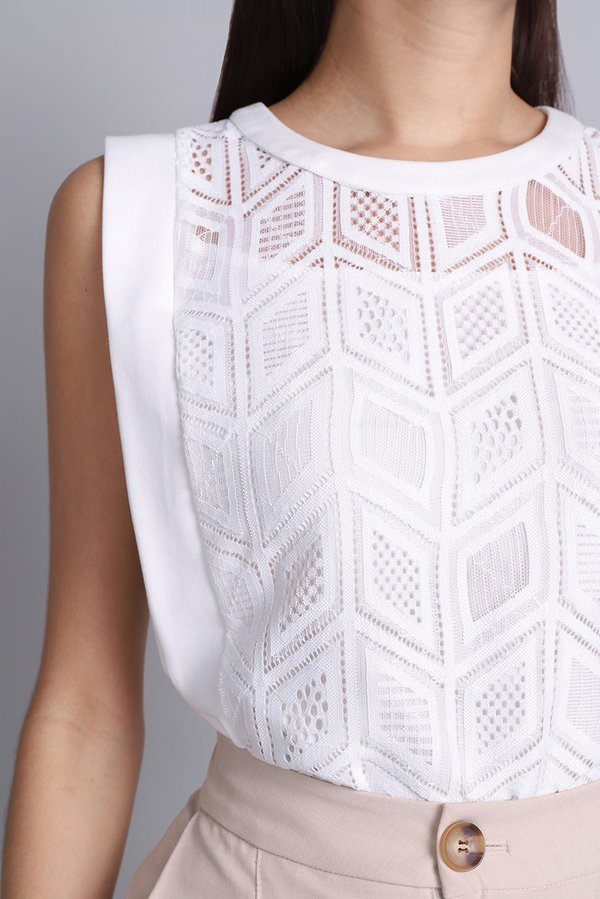 Versailles Top In White Lace