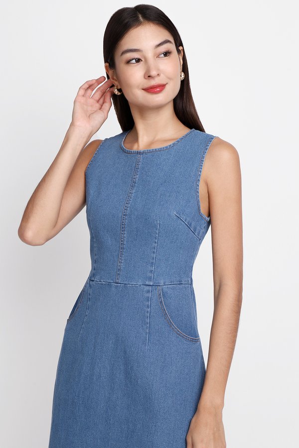 Hanni Dress In Mid Wash