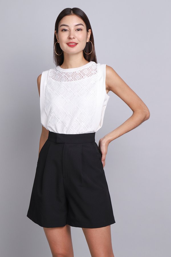Conrad Shorts In Classic Black