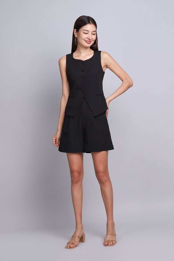 Conrad Shorts In Classic Black