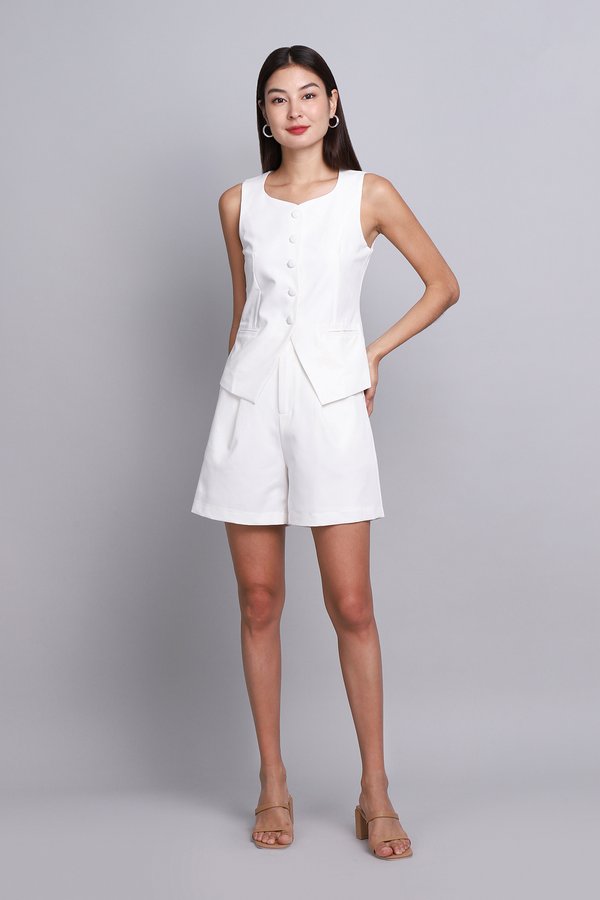 Conrad Shorts In Classic White