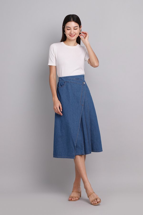Beckett Skirt In Mid Wash
