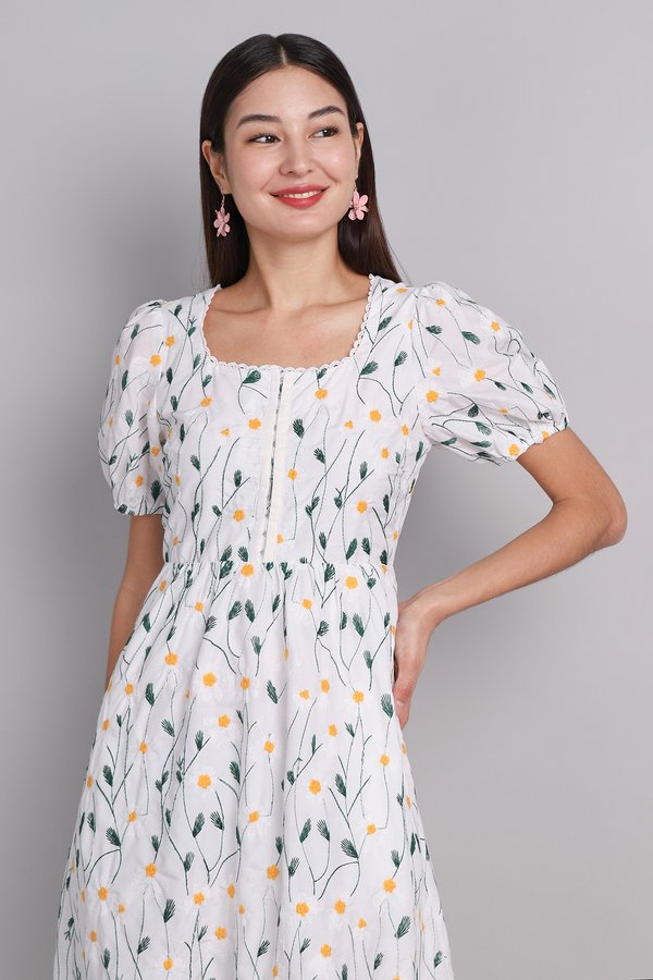 Katelyn Dress In White Daisies