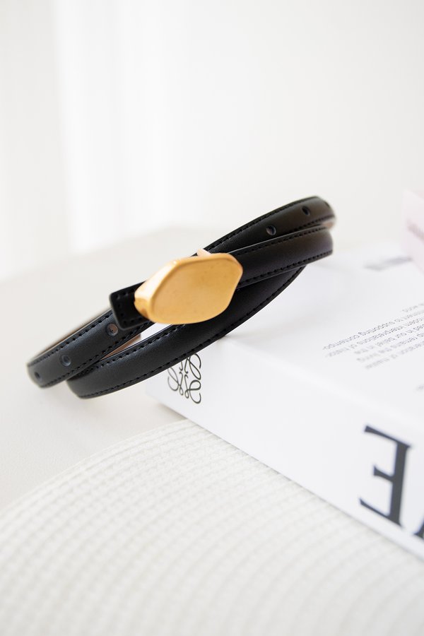 Irregular Buckle Belt In Black