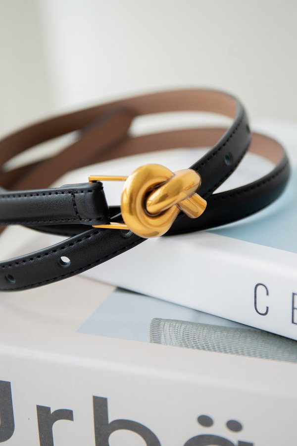 Knotted Buckle Belt In Classic Black