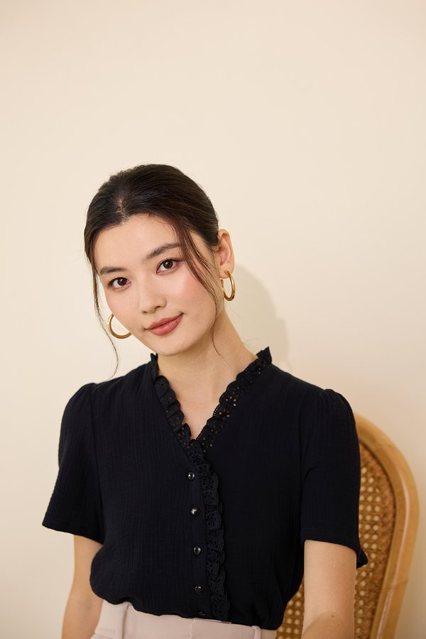 Carlyn Top In Classic Black