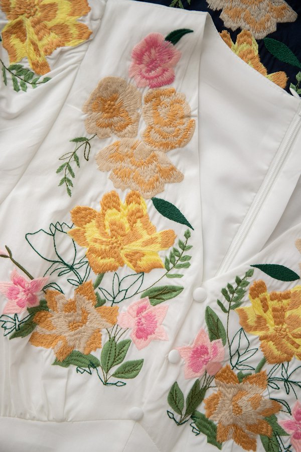 Cerisa Dress In White Florals