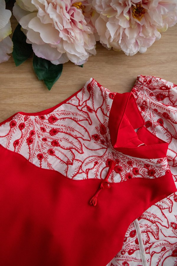 Spring Waves Girl Cheongsam Dress In Eyelet Red