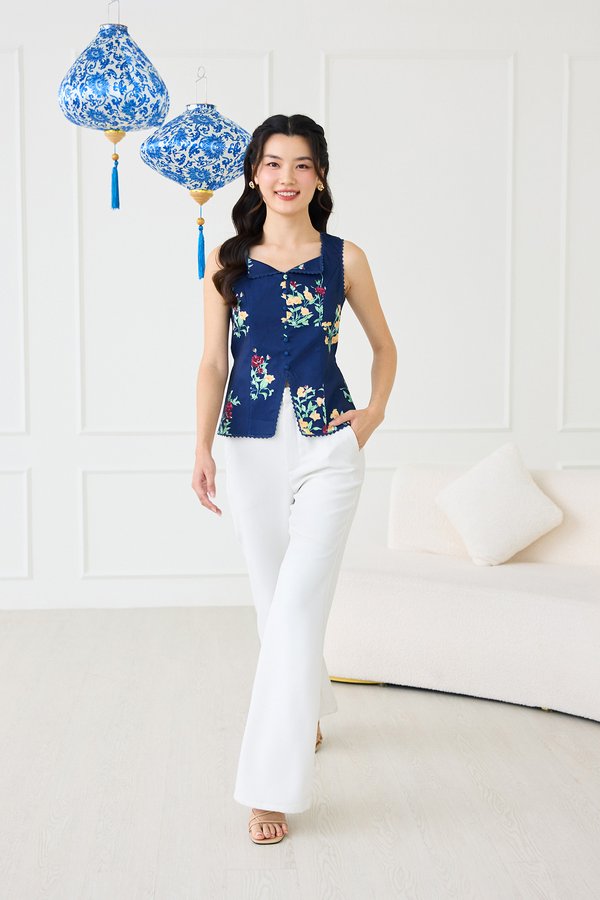 Sweetheart Top In Blue Florals