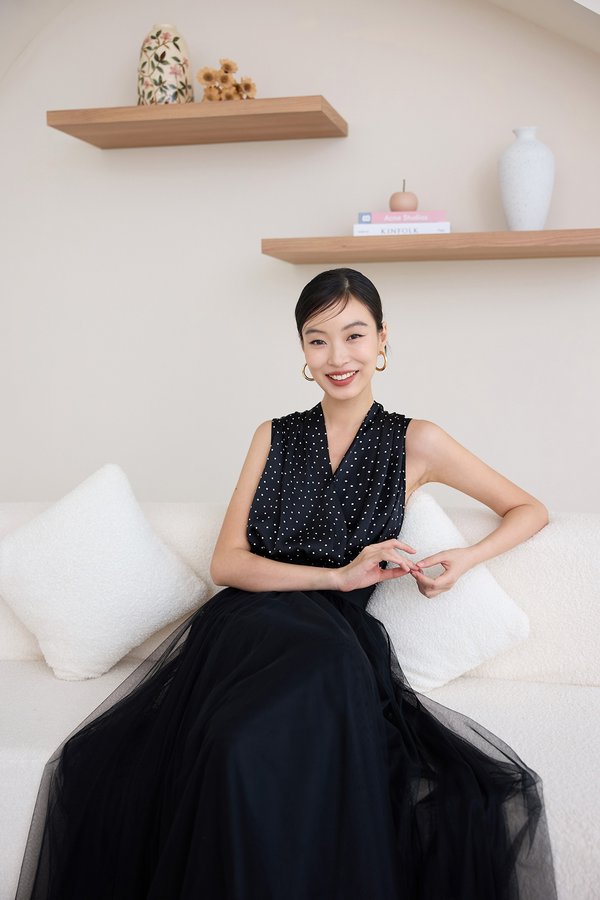 Kindle Top In Black Dots