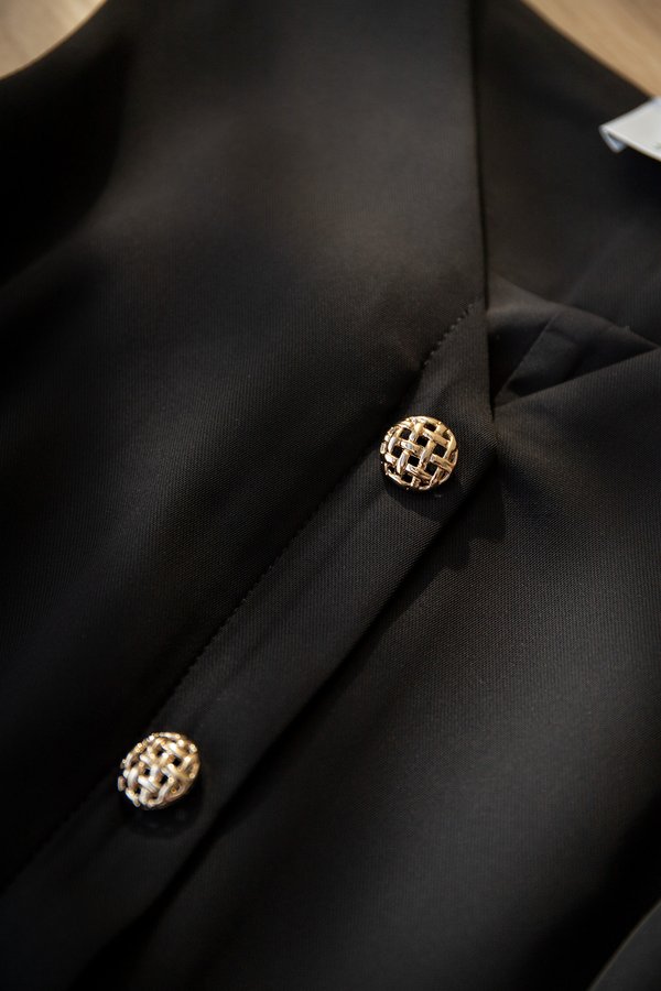 Elara Top In Classic Black