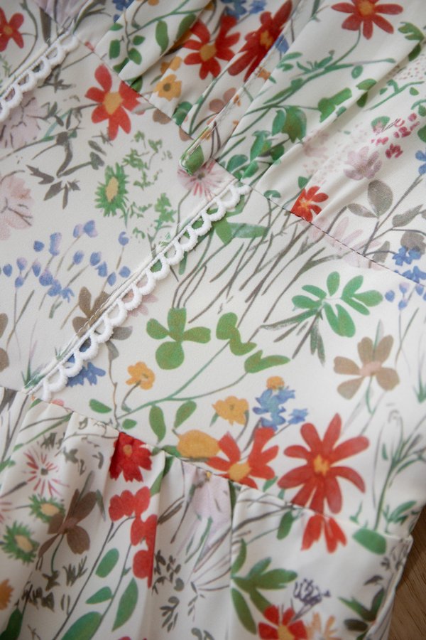 Aviva Dress In White Florals