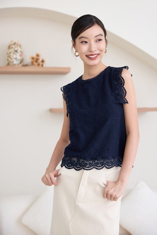 Noa Top In Crochet Blue