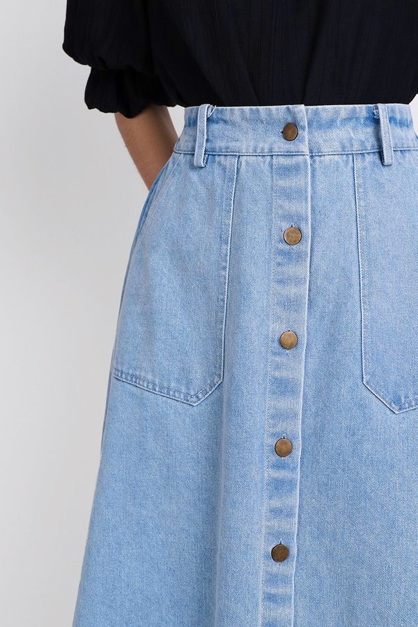 Emmy Skirt In Light Wash