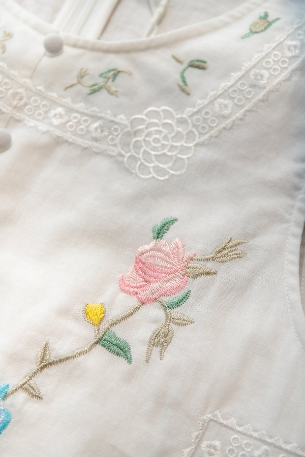 Aven Top In Embroidered White