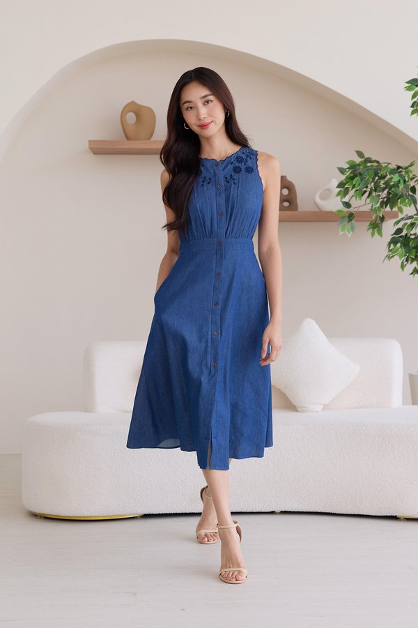 Solaris Dress In Mid Wash