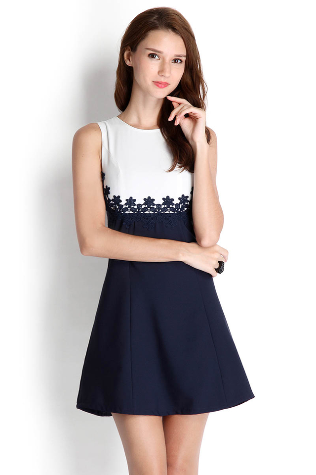 Chain Of Poppies Dress In Navy Blue