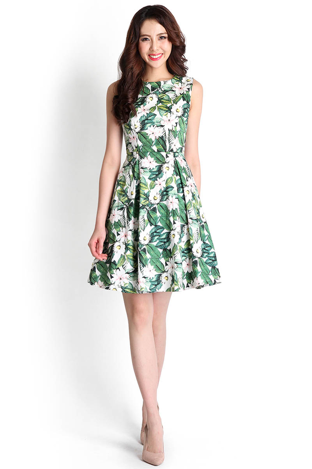 Top Of The Hill Dress In Leaf Green