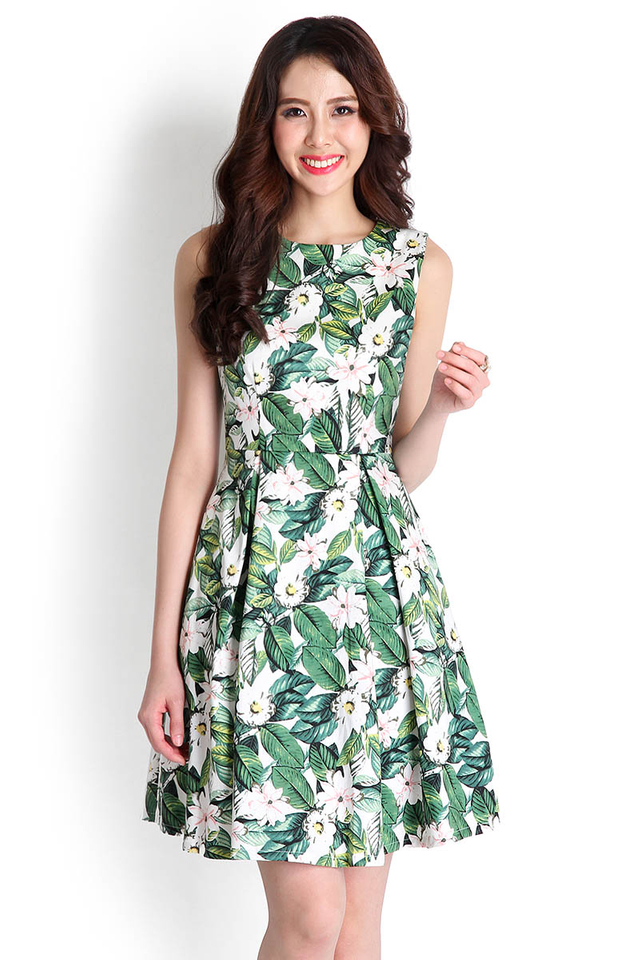 Top Of The Hill Dress In Leaf Green