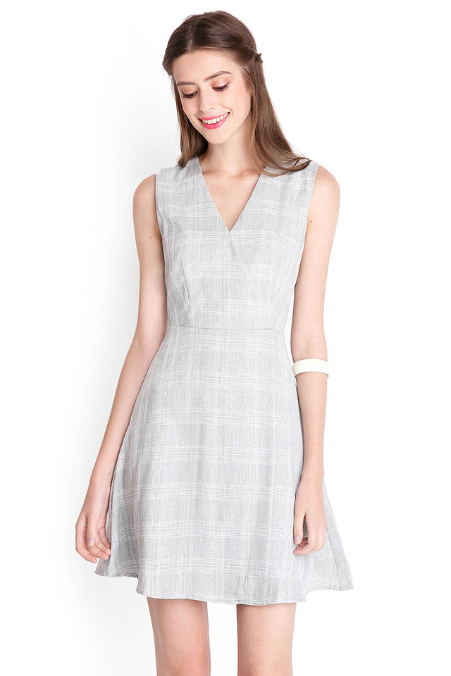 Hamptons Guide Dress In Grey Grids