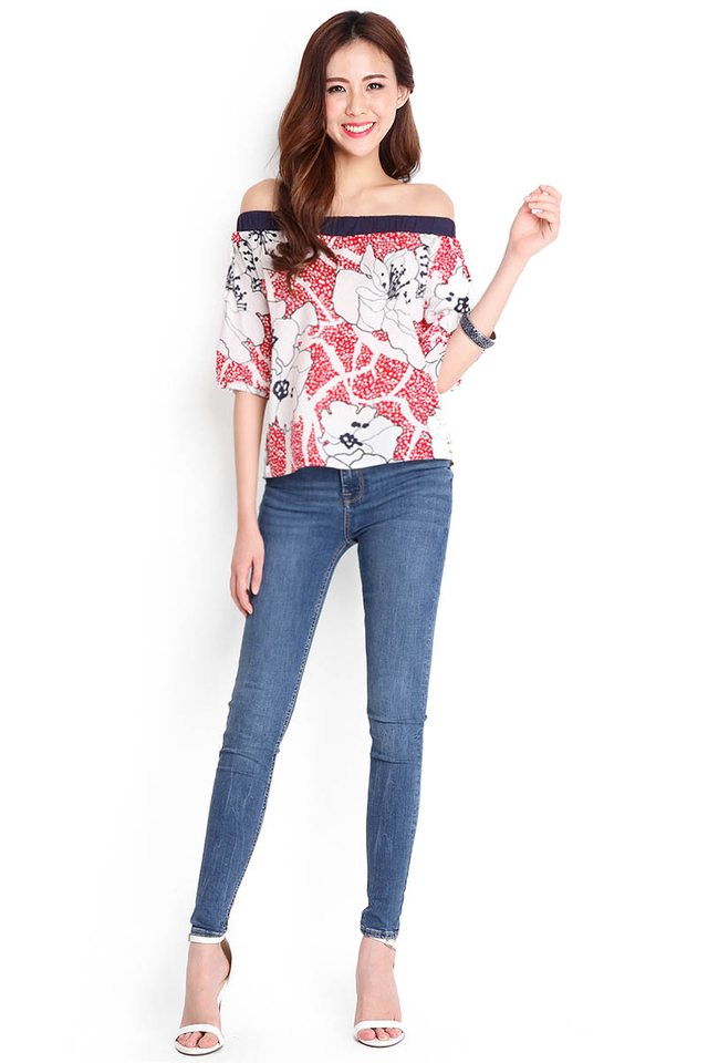 Stand Out Ensemble Top In Prints