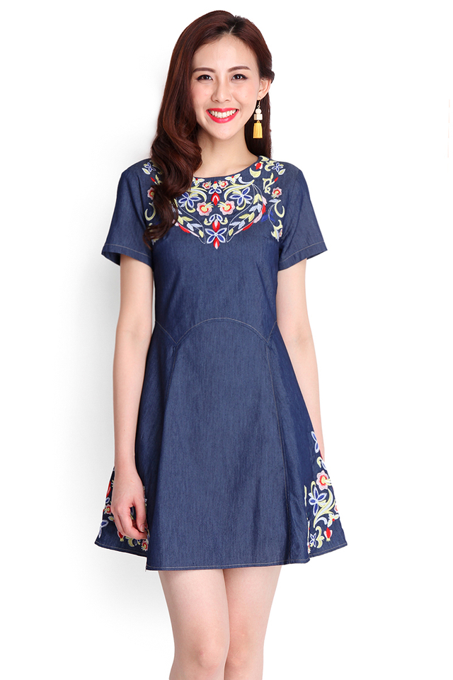Blossoming Tapestry Dress In Dark Wash