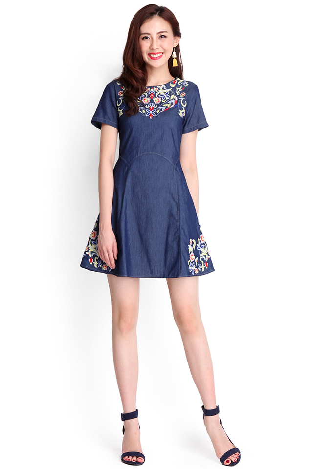 Blossoming Tapestry Dress In Dark Wash