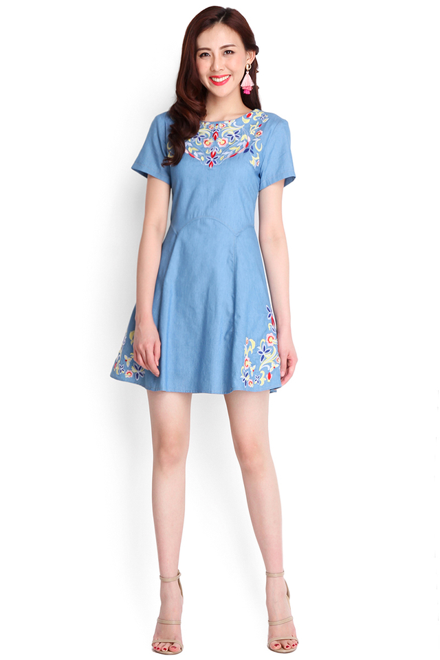 Blossoming Tapestry Dress In Light Wash