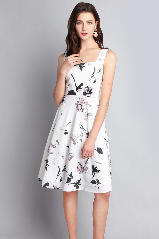 Bring Me Flowers Dress In White Florals