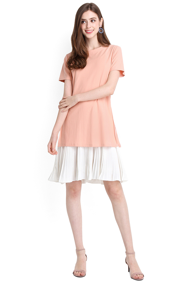 Swooning Hearts Dress In Peach Pink