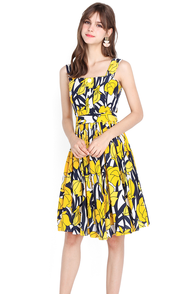 Wind In Her Hair Dress In Yellow Prints