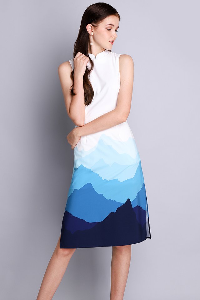 Sound Of The Mountain Dress In White Navy
