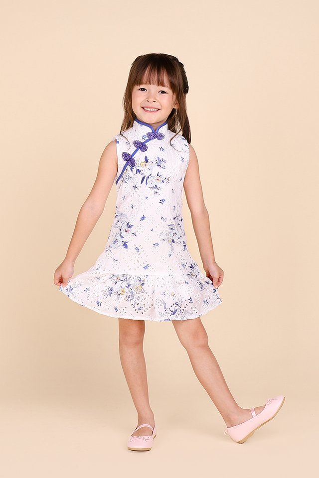 Blooming Heart Cheongsam Dress In White Florals