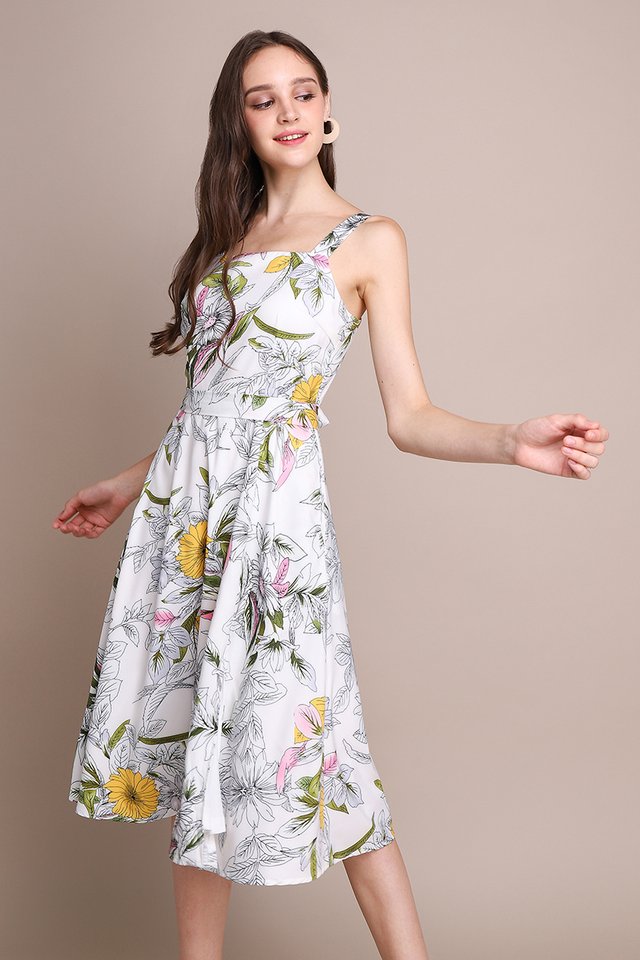 Blooming Connoisseur Dress In White Florals