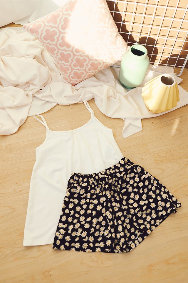 Summer Daisies Set In Classic White