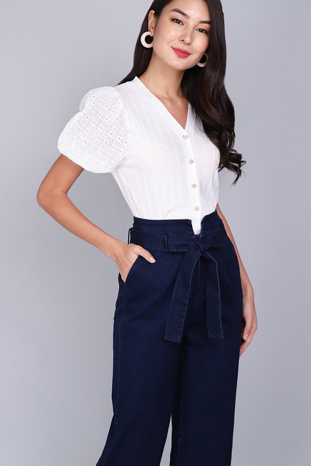 Adoring Heart Top In Classic White