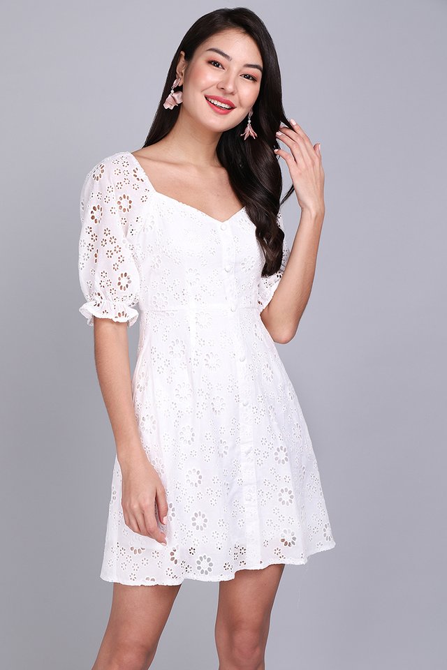[BO] Pocketful Of Sunshine Dress In White Eyelet 