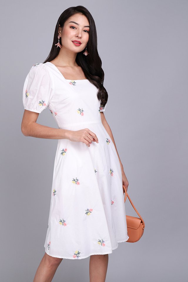 [BO] Gardenia Walk Dress In White Florals 