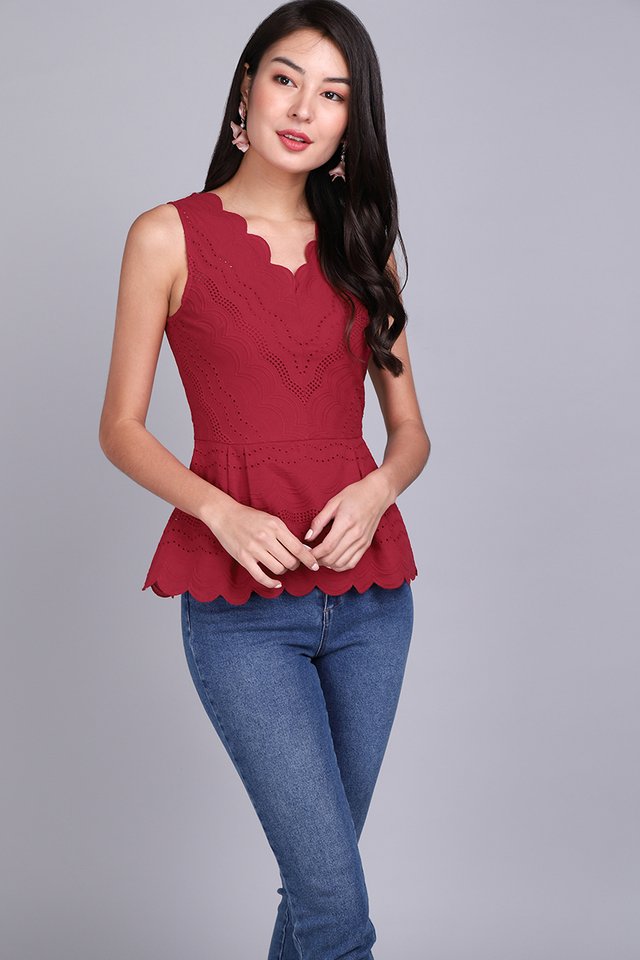 Dainty Reverie Top In Wine Red
