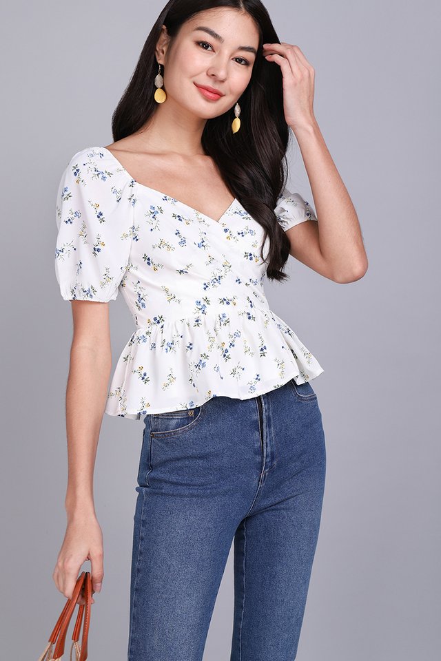 Sweet Little Things Top In White Blooms