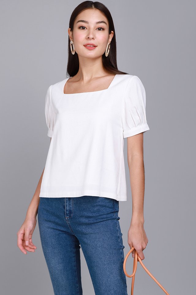 Breezing Through The Weekend Top In Classic White