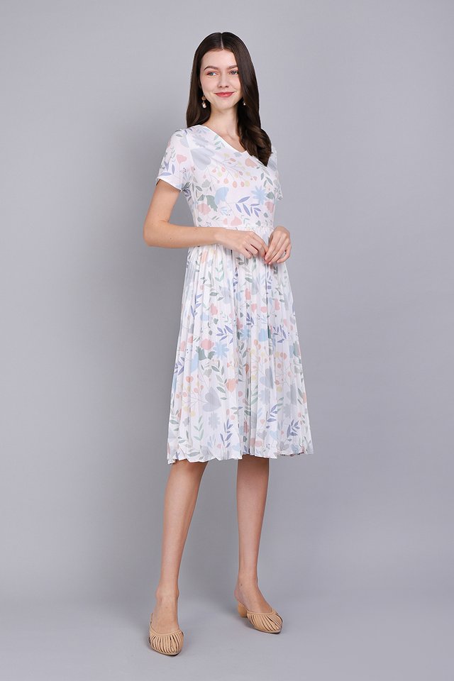 Harvesting Blooms Dress In White Florals