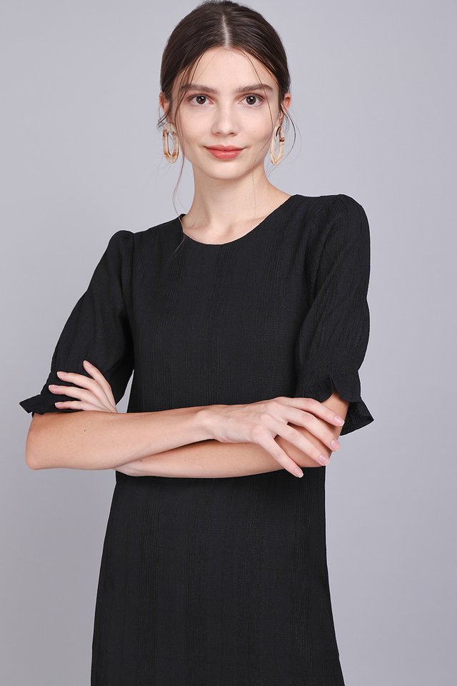 A Timeless Moment Dress In Classic Black