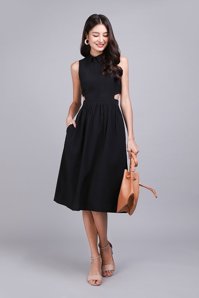 Right Side Of Happiness Dress In Classic Black