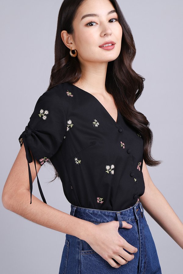 Dreamscape Top In Black Florals