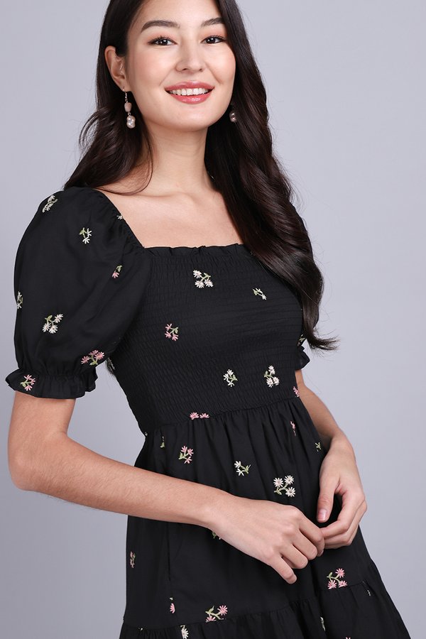 Métier Of Art Dress In Black Florals